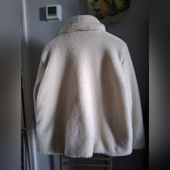 Gap Cream Colored Sherpa Jacket, Size Large - Picture 2 of 5